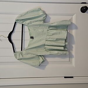 🩴Green and White Gingham Puff Sleeve Top Size L